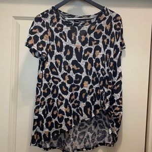 Large leopard knit top